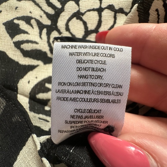 Elegant Black and White Floral Button Down Shirt - Picture 5 of 8